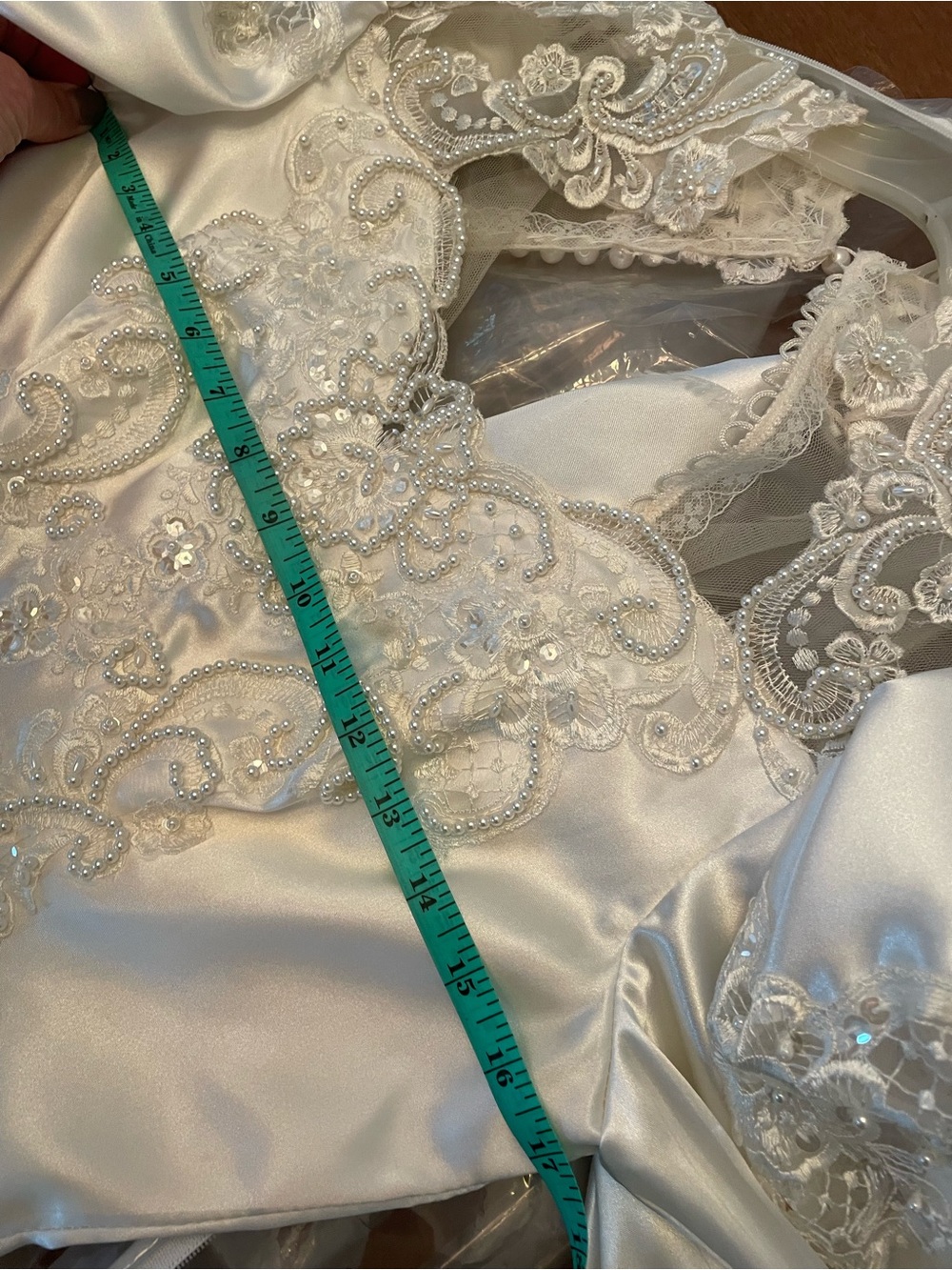 Wedding Dress  Ivory Satin Lace - Puff Sleeves - Picture 16 of 16